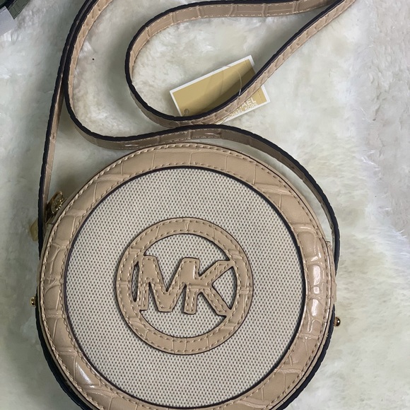 Michael Kors small round sling bag - Picture 3 of 3